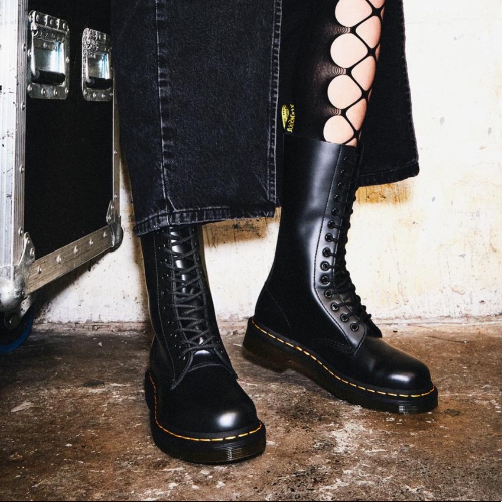 Dr. Martens 1940 Black 14-Eye Air Wair Steel Toe Boots NWOB | US Size 8